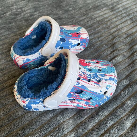 Berkley Jensen Faux Fur Lined Clogs Baby Size 7 White Blue Star Splatter - Picture 7 of 7
